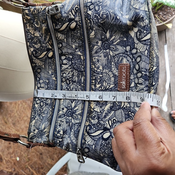 Sakroots Artists Circle blue and white coated canvas crossbody handbag - Picture 14 of 16